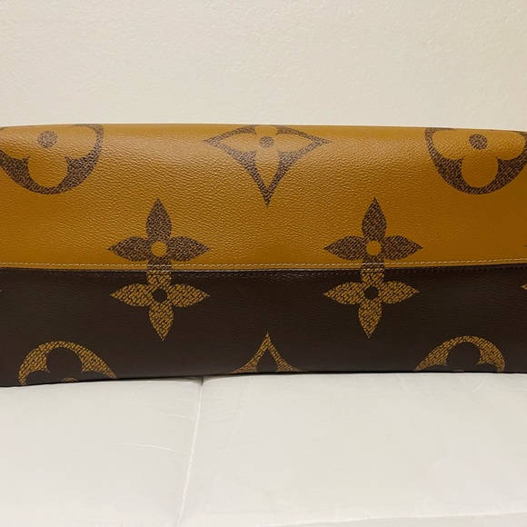 Authentic Louis Vuitton On The Go GM Tote in Reverse Monogram Canvas - Picture 5 of 16